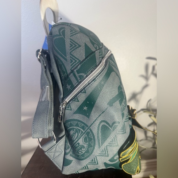 Danielle Nichole Disney Maui Gray and Green Patterned Backpack NWT - Picture 6 of 10